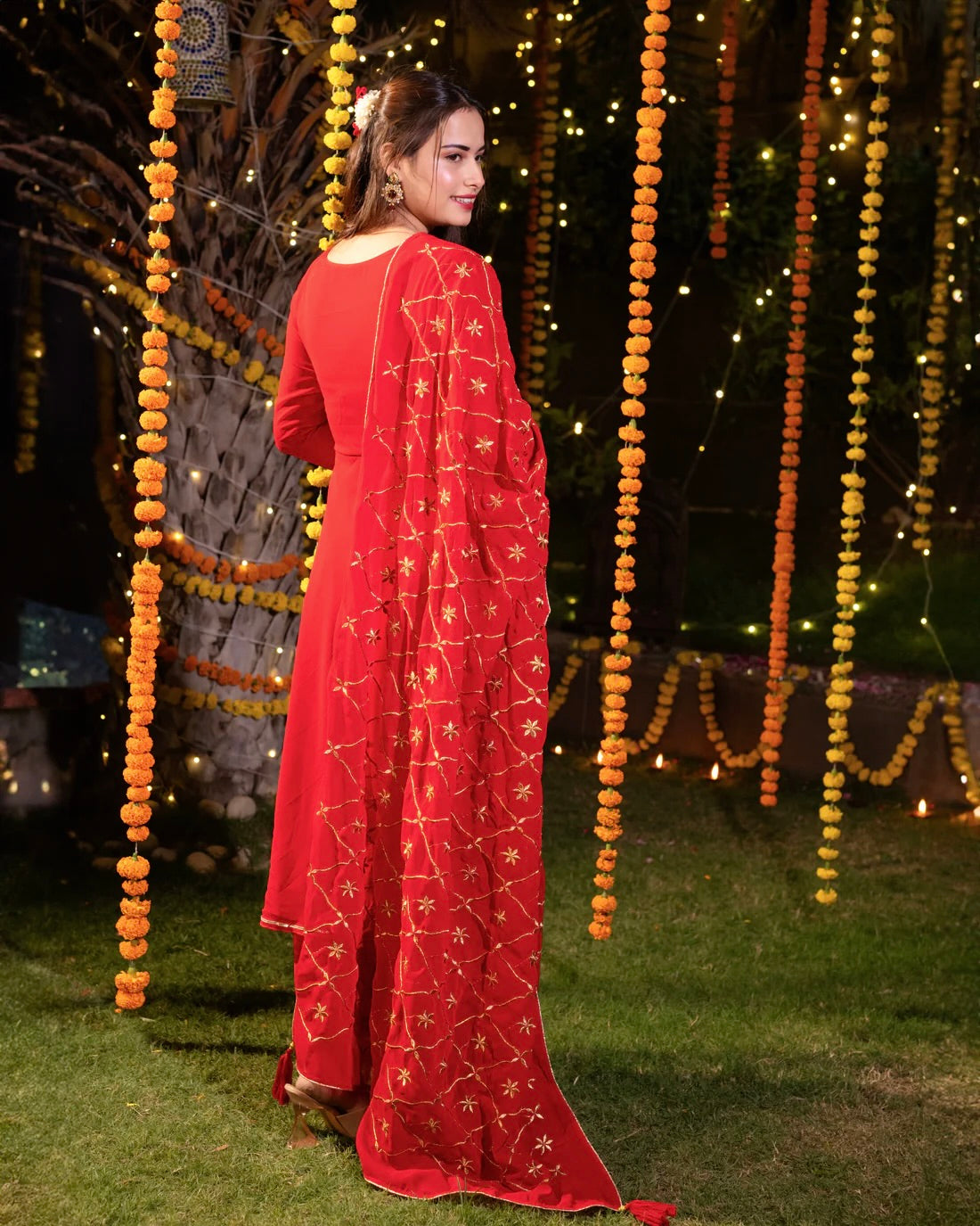 Zari Dupatta Red Kurta Set
